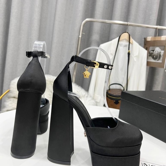 Brand New 🔥Platform Designer Heels size 8.5 - Picture 6 of 9